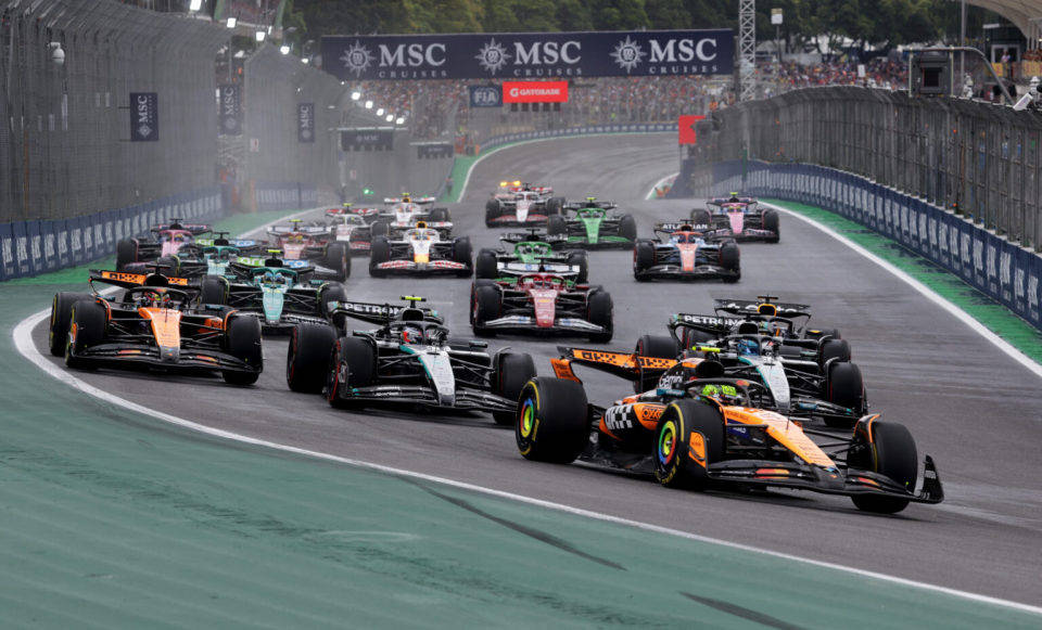 索伯车队鏖战哈斯车队,皮亚斯特里统治全场 索伯车队鏖战哈斯车队,皮亚斯特里统治全场