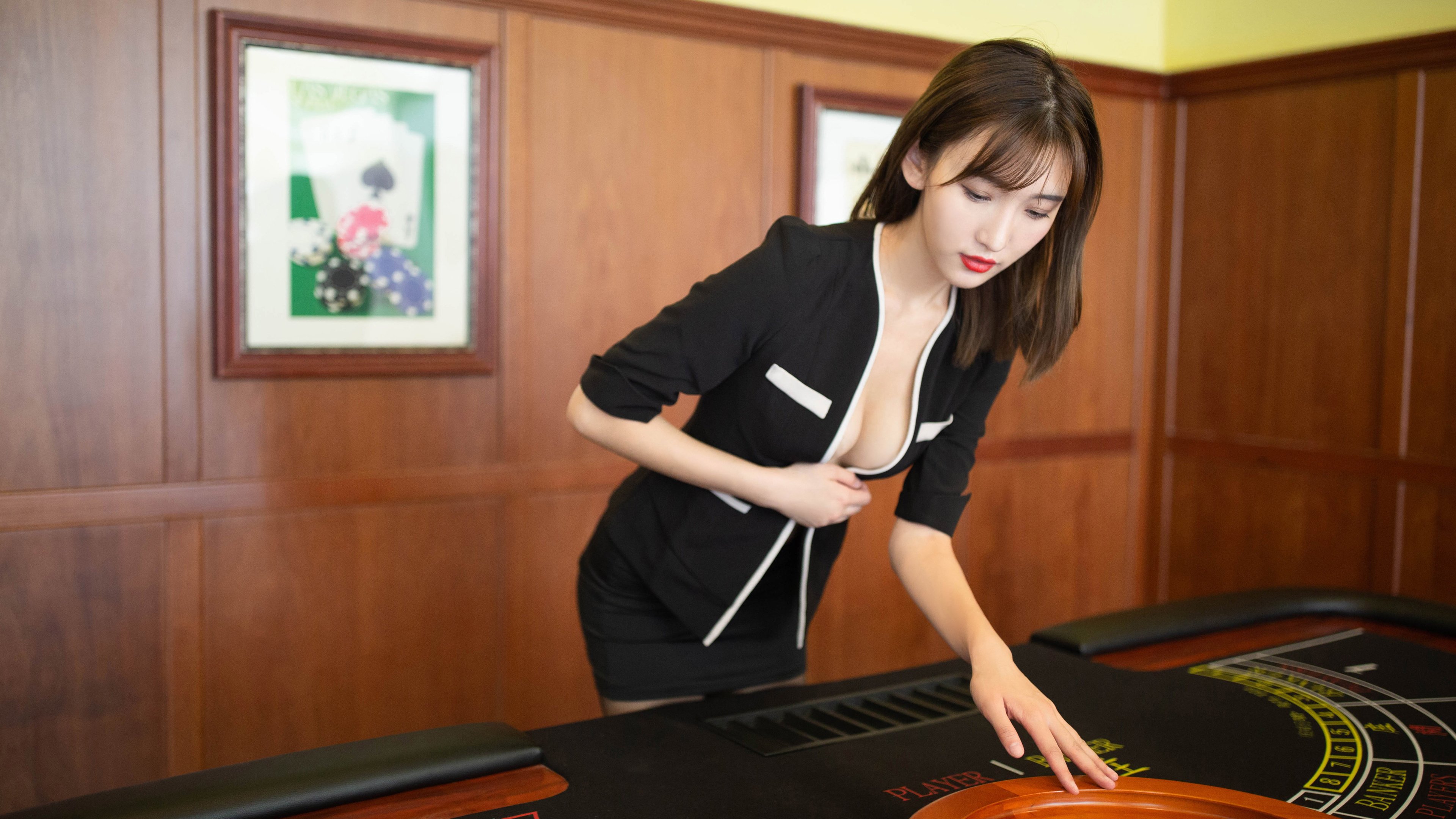 跨界统治力,从厄瓜多尔封锁拉齐奥的战术铁幕,到哈兰德在东决关键战中的王者时刻