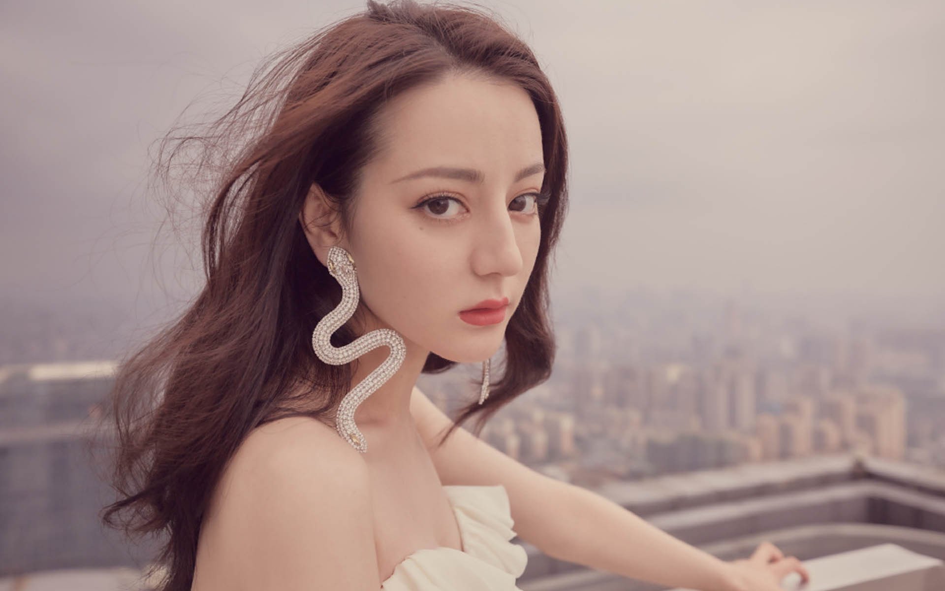 从加的夫到罗马，欧洲足坛的两种接管方式